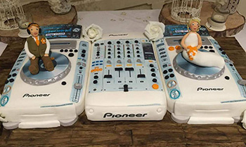 DJ Wedding Cake