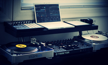 Stanton Turntable and Traktor Mixer