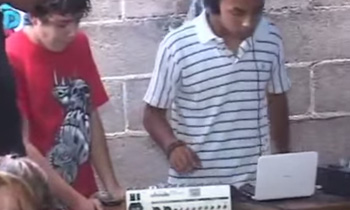 Funny DJ Mixing with Unplugged Mixer