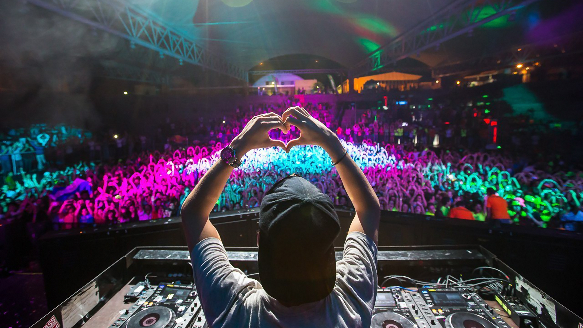 Avicii Heart Sign Wallpaper - FunDJStuff.com