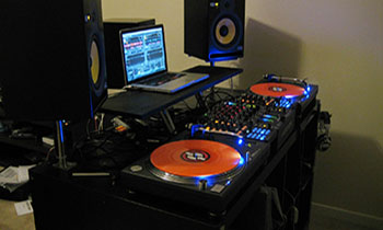 Vinyl DJ Setup Photos (Inspiration & Ideas)