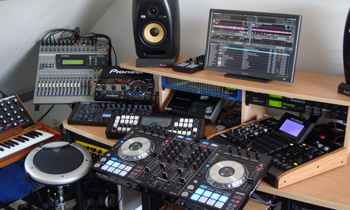 Full Out DJ Studio